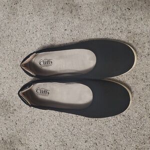 Cliffs black slip ons sz 8.5